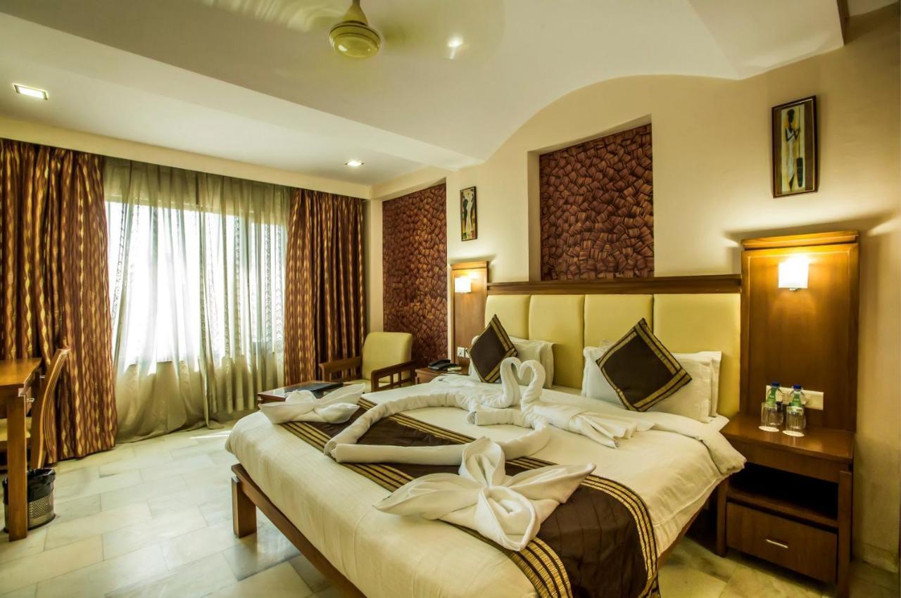 Hotel Golden Manor ชัยปุระ ภายนอก รูปภาพ