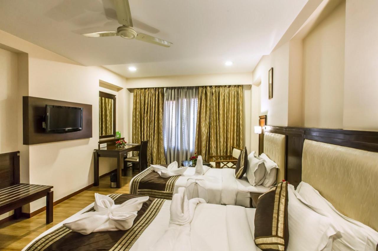 Hotel Golden Manor ชัยปุระ ภายนอก รูปภาพ